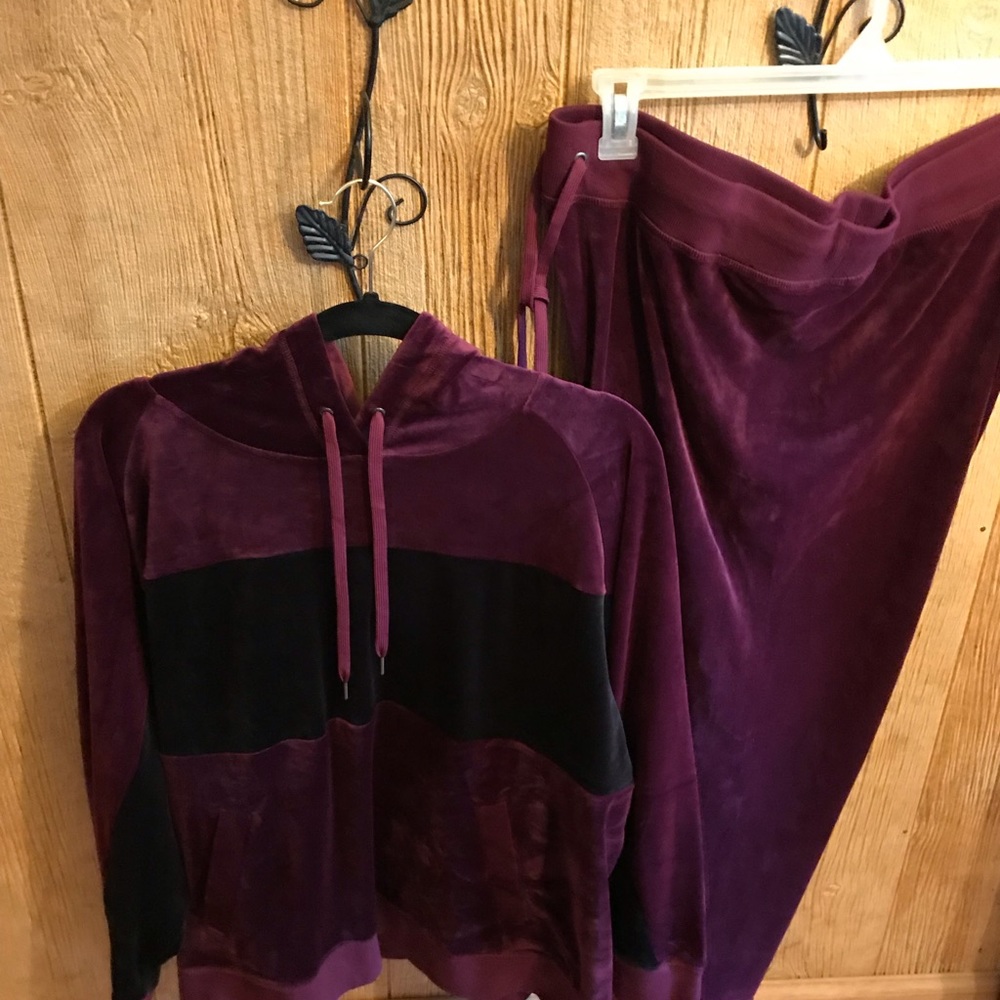 Beautiful velour jogging suit. New.